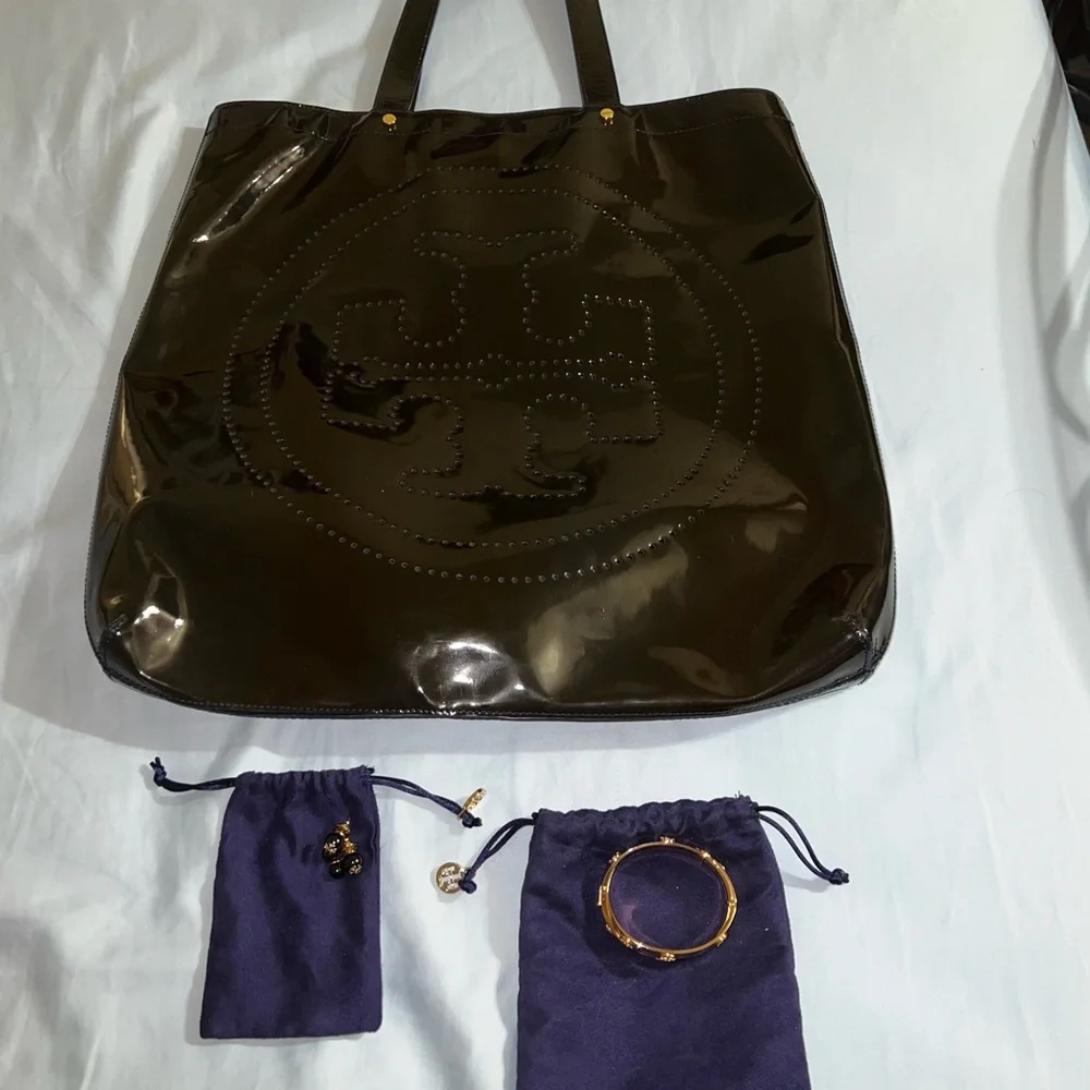 TORY BURCH Style No. 11075807 Patent Leather Tote Black/Navy Lining